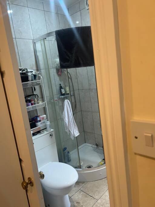 런던 Large Modern Studio Flat 아파트 외부 사진