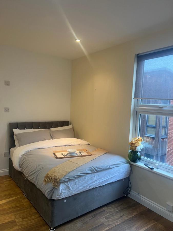 런던 Large Modern Studio Flat 아파트 외부 사진