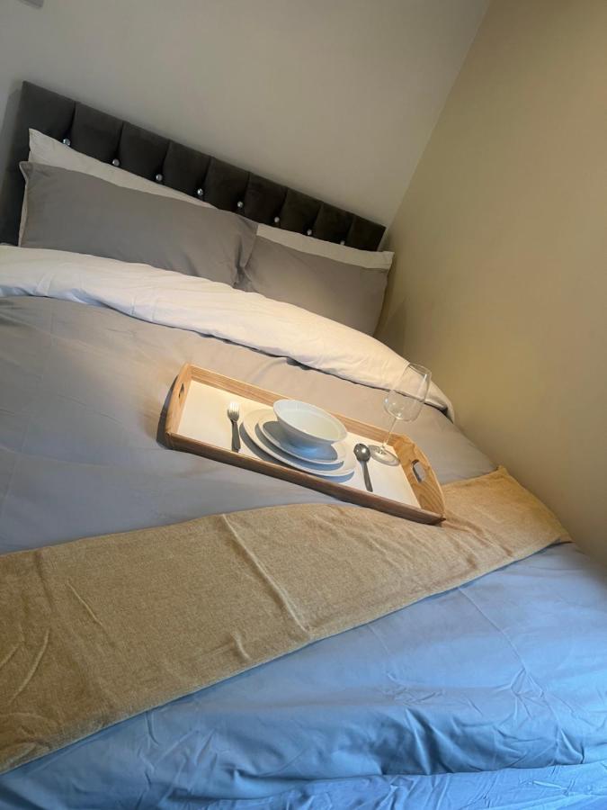 런던 Large Modern Studio Flat 아파트 외부 사진