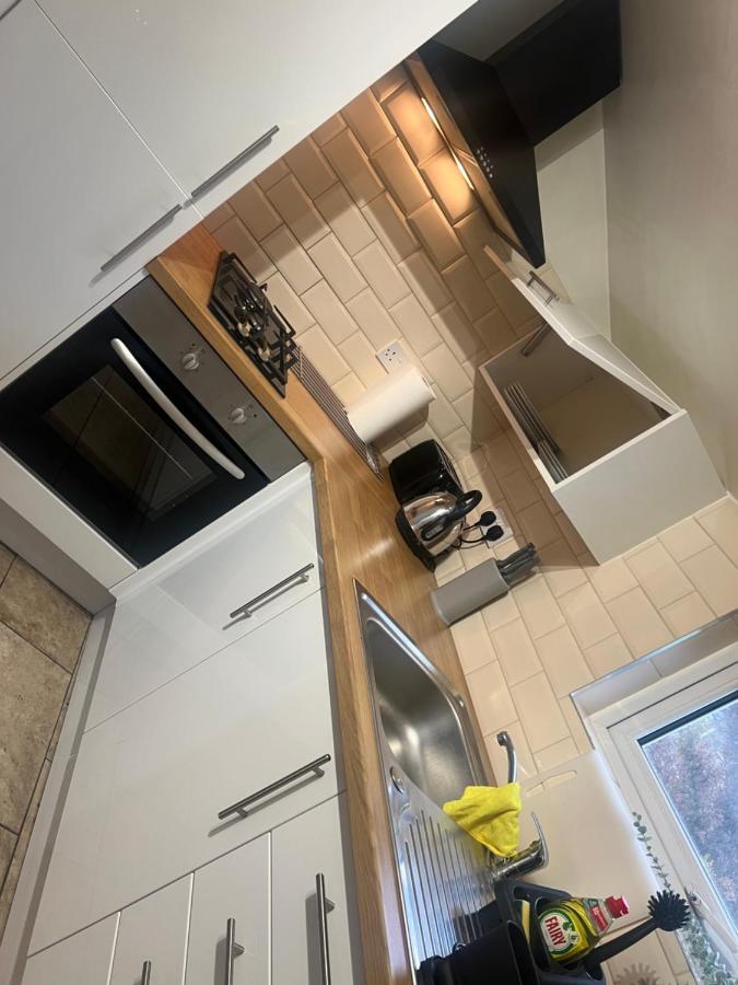 런던 Large Modern Studio Flat 아파트 외부 사진