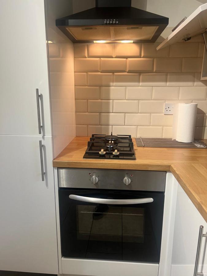 런던 Large Modern Studio Flat 아파트 외부 사진