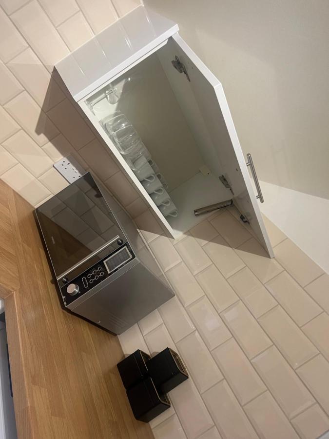 런던 Large Modern Studio Flat 아파트 외부 사진