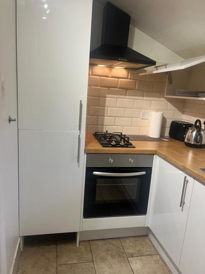 런던 Large Modern Studio Flat 아파트 외부 사진