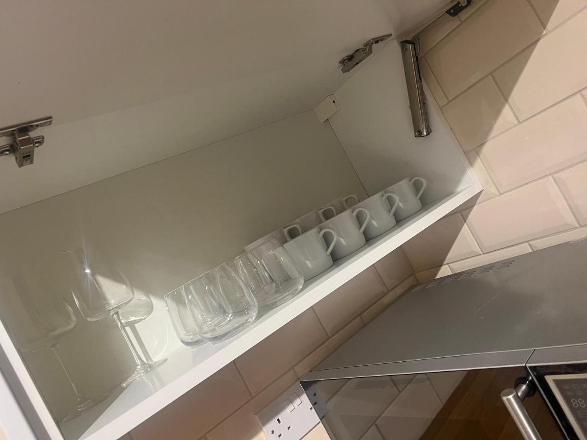 런던 Large Modern Studio Flat 아파트 외부 사진